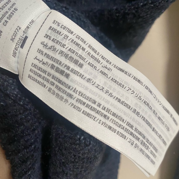 Hollister Navy Soft Cozy Sweater Size Medium - Picture 4 of 5